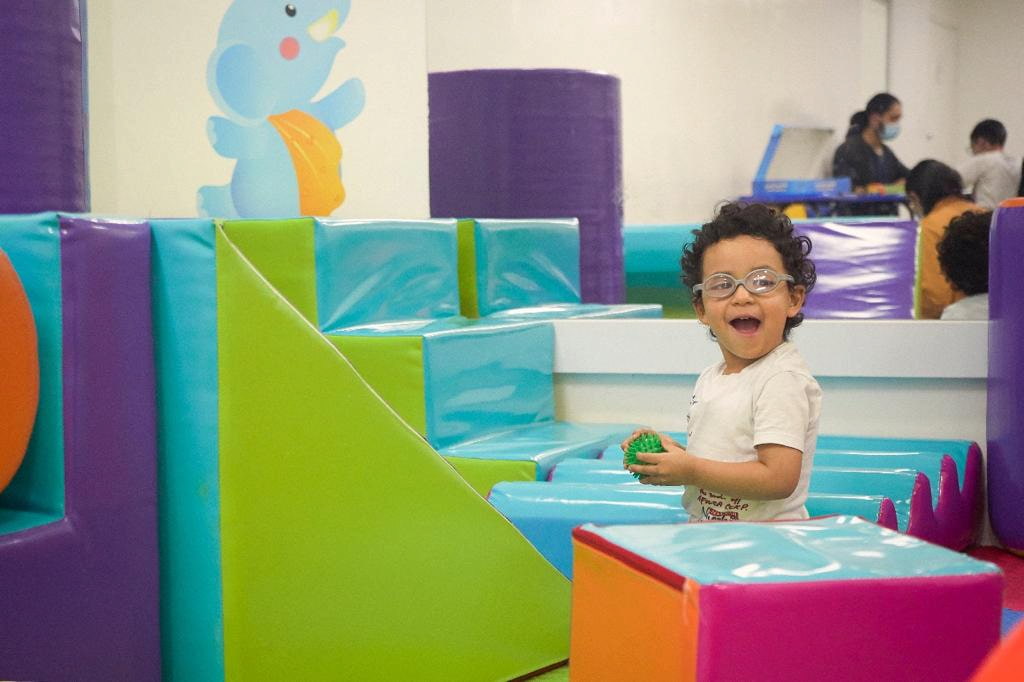 Terapia niño feliz Fundación SURCOS Bogotá Colombia